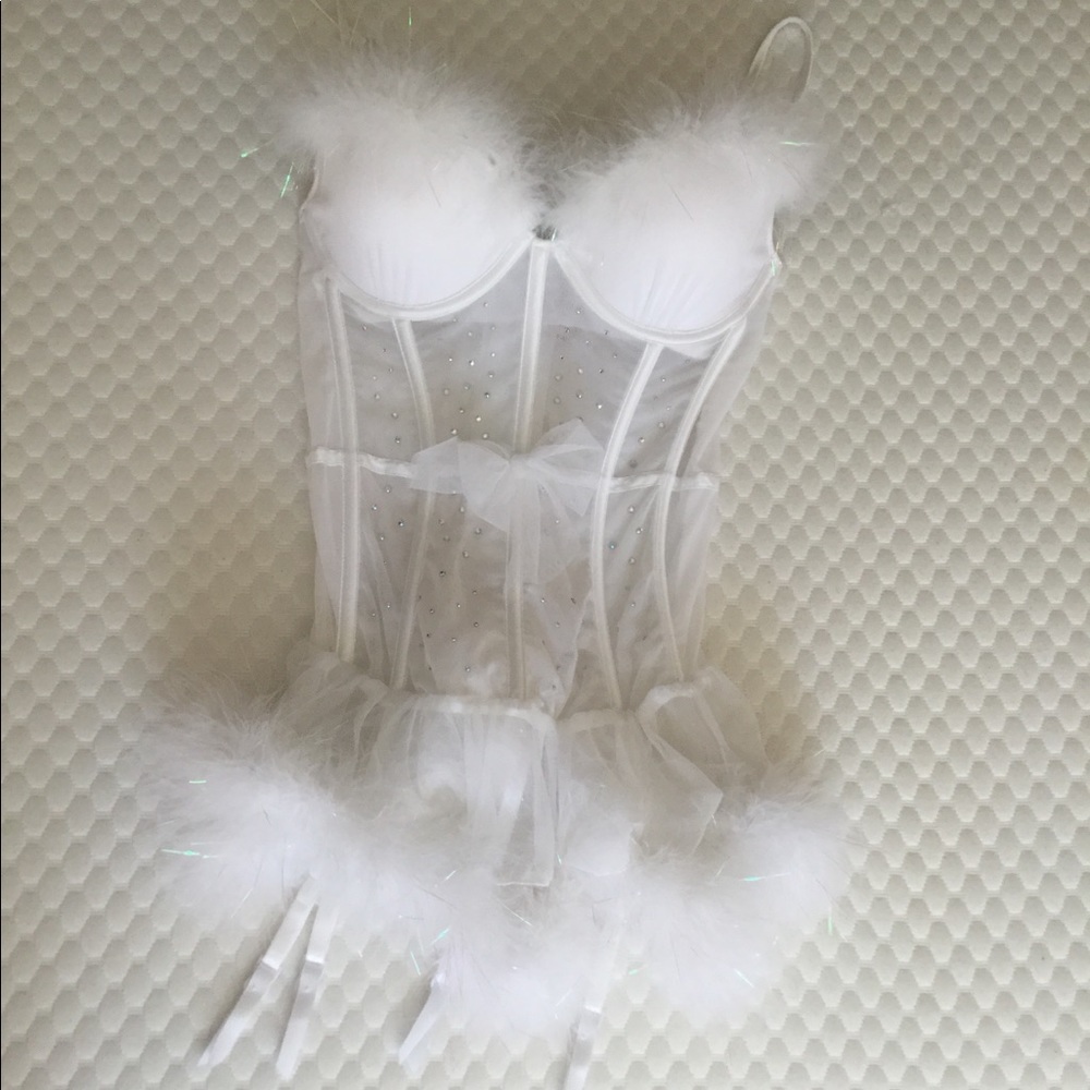 BNWT Victoria’s Secret white sexy bustier